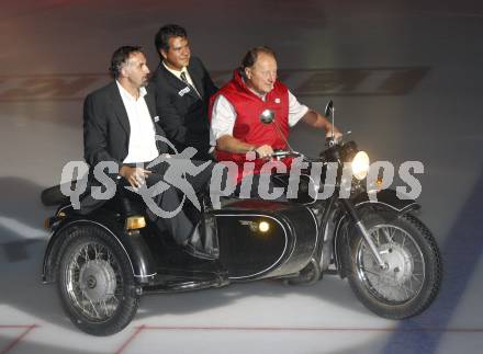 Eishockey Bundesliga. Testspiel KAC gegen Nuernberger Ice Tigers. Mannschaftspraesentation. Co-Trainer Gerald Ressmann, Trainer Many Viveiros. Klagenfurt, am 20.8.2009.
Foto: Kuess
---
pressefotos, pressefotografie, kuess, qs, qspictures, sport, bild, bilder, bilddatenbank