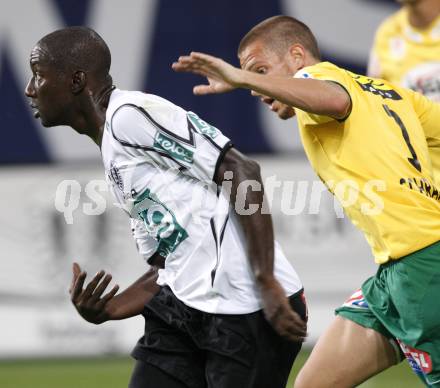 Fussball Austria Kaernten gegen SV Josko Ried. Modou Jagne (Kaernten), Martin Schrammel (Ried). Klagenfurt, am 21.8.2009.
Foto: Kuess
---
pressefotos, pressefotografie, kuess, qs, qspictures, sport, bild, bilder, bilddatenbank