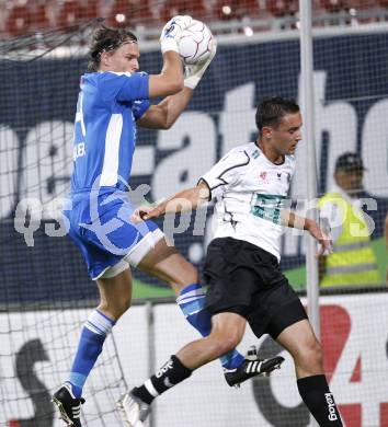 Fussball Austria Kaernten gegen SV Josko Ried. Markus Pink (Kaernten), Thomas Gebauer (Ried). Klagenfurt, am 21.8.2009.
Foto: Kuess
---
pressefotos, pressefotografie, kuess, qs, qspictures, sport, bild, bilder, bilddatenbank