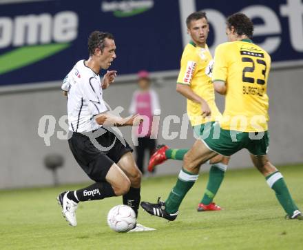 Fussball Austria Kaernten gegen SV Josko Ried. Christian Prawda (Kaernten),Thomas Burgstaller (Ried). Klagenfurt, am 21.8.2009.
Foto: Kuess
---
pressefotos, pressefotografie, kuess, qs, qspictures, sport, bild, bilder, bilddatenbank