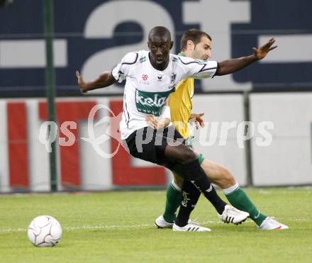 Fussball Austria Kaernten gegen SV Josko Ried. Modou Jagne (Kaernten), Ignacio Rodriguez Ortiz (Ried). Klagenfurt, am 21.8.2009.
Foto: Kuess
---
pressefotos, pressefotografie, kuess, qs, qspictures, sport, bild, bilder, bilddatenbank