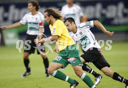 Fussball Austria Kaernten gegen SV Josko Ried. Leonhard Kaufmann (Kaernten), Stefan Lexa (Ried). Klagenfurt, am 21.8.2009.
Foto: Kuess
---
pressefotos, pressefotografie, kuess, qs, qspictures, sport, bild, bilder, bilddatenbank