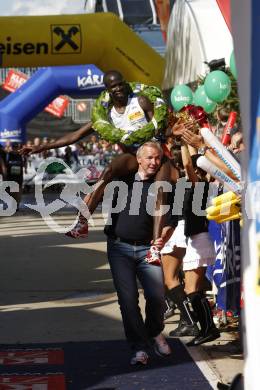 Leichtathletik. Kaernten laeuft. Landeshauptmann Gerhad Doerfler mit Sieger Isaac Toroitich-Kosgei (Kenia). Klagenfurt, am 23.8.2008.
Foto: Kuess
---
pressefotos, pressefotografie, kuess, qs, qspictures, sport, bild, bilder, bilddatenbank