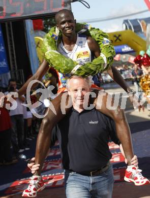 Leichtathletik. Kaernten laeuft. Landeshauptmann Gerhard Doerfler mit Sieger Isaac Toroitich-Kosgei (Kenia). Klagenfurt, am 23.8.2008.
Foto: Kuess
---
pressefotos, pressefotografie, kuess, qs, qspictures, sport, bild, bilder, bilddatenbank