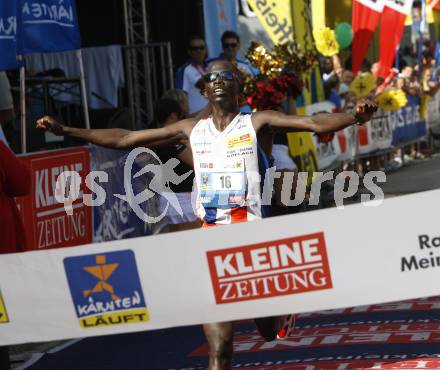 Leichtathletik. Kaernten laeuft. Sieger Isaac Toroitich-Kosgei (Kenia). Klagenfurt, am 23.8.2008.
Foto: Kuess
---
pressefotos, pressefotografie, kuess, qs, qspictures, sport, bild, bilder, bilddatenbank