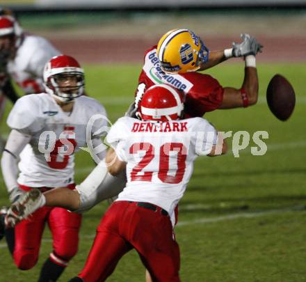 American Football. European Championship 2009. Oesterreich gegen Daenemark. Armando Ponce de Leon (AUT), Ole Kragelund Toft Nielsen (Daenemark). Wolfsberg, 22.8.2009.
Foto: Kuess
---
pressefotos, pressefotografie, kuess, qs, qspictures, sport, bild, bilder, bilddatenbank