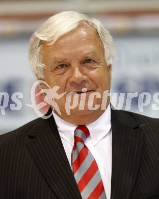 EBEL. Eishockey Bundesliga. KAC. Mannschaftsfototermin. Obmann Hellmuth Reichel. Klagenfurt, am 24.8.2009.
Foto: Kuess
---
pressefotos, pressefotografie, kuess, qs, qspictures, sport, bild, bilder, bilddatenbank