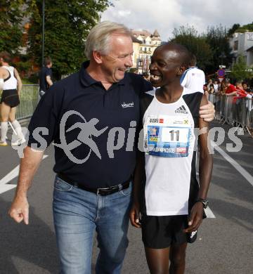 Leichtathletik. Kaernten laeuft. Landeshauptmann Gerhard Doerfler mit Stanley Kipgosgei (Kenia). Klagenfurt, am 23.8.2008.
Foto: Kuess
---
pressefotos, pressefotografie, kuess, qs, qspictures, sport, bild, bilder, bilddatenbank