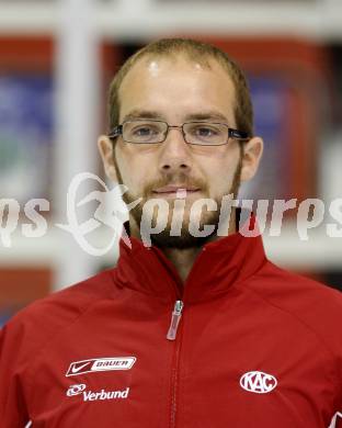 EBEL. Eishockey Bundesliga. KAC. Mannschaftsfototermin. Masseur Bernd Sternitzky. Klagenfurt, am 24.8.2009.
Foto: Kuess 

---
pressefotos, pressefotografie, kuess, qs, qspictures, sport, bild, bilder, bilddatenbank