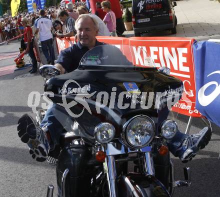 Leichtathletik. Kaernten laeuft. Landeshauptmann Gerhard Doerfler. Klagenfurt, am 23.8.2008.
Foto: Kuess
---
pressefotos, pressefotografie, kuess, qs, qspictures, sport, bild, bilder, bilddatenbank