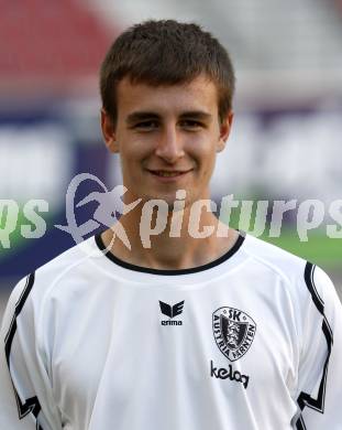 Fussball Bundesliga. Fussball Akademie SK Austria Kaernten. Amateure.  Bundesnachwuchszentrum. Pajtim Bilali. Klagenfurt, am 6.8.2009.
Foto: Kuess 
---
pressefotos, pressefotografie, kuess, qs, qspictures, sport, bild, bilder, bilddatenbank