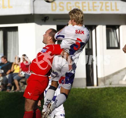 Fussball KFV Cup. DSG Sele/Zell gegen SAK. Alexander Mak (Zell), Johannes Isopp (SAK). Zell, am 26.8.2009.
Foto: Kuess
---
pressefotos, pressefotografie, kuess, qs, qspictures, sport, bild, bilder, bilddatenbank