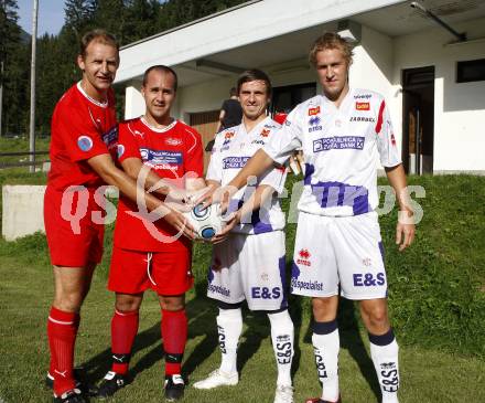 Fussball KFV Cup. DSG Sele/Zell gegen SAK. Alois Sadjak, Alexander Mak (Zell), Grega Triplat, Samo Bernhard Olip (SAK). Zell, am 26.8.2009.
Foto: Kuess
---
pressefotos, pressefotografie, kuess, qs, qspictures, sport, bild, bilder, bilddatenbank