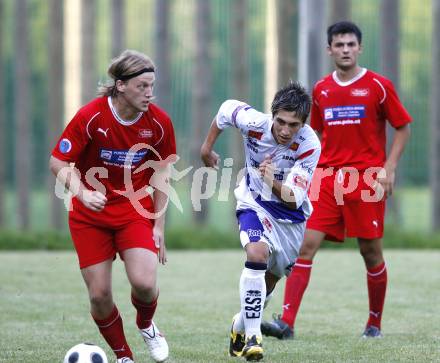 Fussball KFV Cup. DSG Sele/Zell gegen SAK. Alen Nikola Rajkovic (Zell), Svetlozar Angelov Yosifov (SAK). Zell, am 26.8.2009.
Foto: Kuess
---
pressefotos, pressefotografie, kuess, qs, qspictures, sport, bild, bilder, bilddatenbank