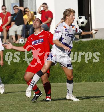 Fussball KFV Cup. DSG Sele/Zell gegen SAK. Alexander Mak (Zell), Johannes Isopp (SAK). Zell, am 26.8.2009.
Foto: Kuess
---
pressefotos, pressefotografie, kuess, qs, qspictures, sport, bild, bilder, bilddatenbank