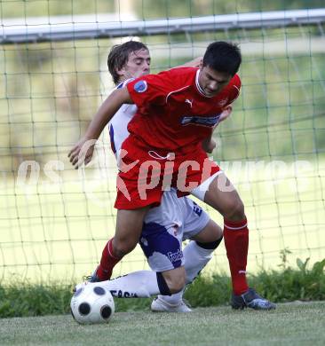 Fussball KFV Cup. DSG Sele/Zell gegen SAK. Daniel Cumurdzic (Zell), Grega Triplat (SAK). Zell, am 26.8.2009.
Foto: Kuess
---
pressefotos, pressefotografie, kuess, qs, qspictures, sport, bild, bilder, bilddatenbank