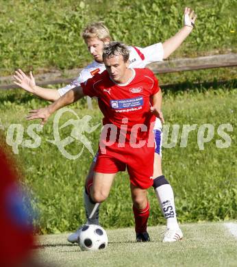 Fussball KFV Cup. DSG Sele/Zell gegen SAK. Samir Cavkunovic (Zell), Johannes Isopp (SAK). Zell, am 26.8.2009.
Foto: Kuess
---
pressefotos, pressefotografie, kuess, qs, qspictures, sport, bild, bilder, bilddatenbank