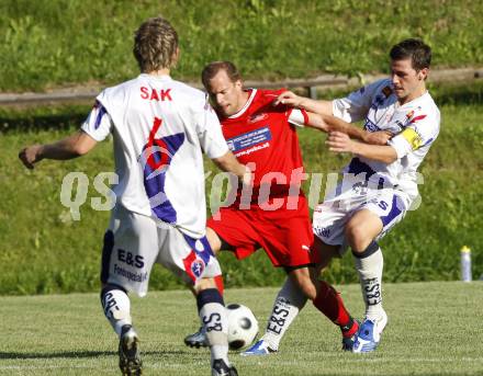 Fussball KFV Cup. DSG Sele/Zell gegen SAK. Matjaz Kelih (Zell), Martin Trattnig, Darjan Aleksic (SAK). Zell, am 26.8.2009.
Foto: Kuess
---
pressefotos, pressefotografie, kuess, qs, qspictures, sport, bild, bilder, bilddatenbank