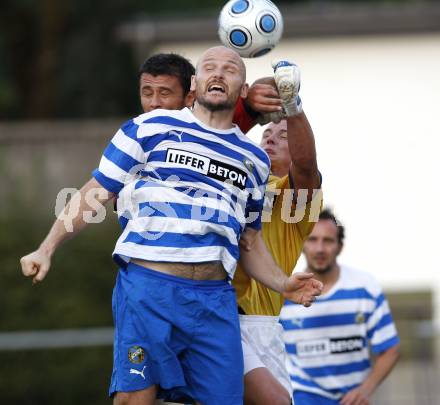 Fussball Kaerntner Liga. VSV gegen SV Feldkirchen. Andreas Helmut Morak, Dario Pick (VSV), Auron Miloti (Feldkirchen). Villach, am 28.8.2009.
Foto: Kuess
---
pressefotos, pressefotografie, kuess, qs, qspictures, sport, bild, bilder, bilddatenbank