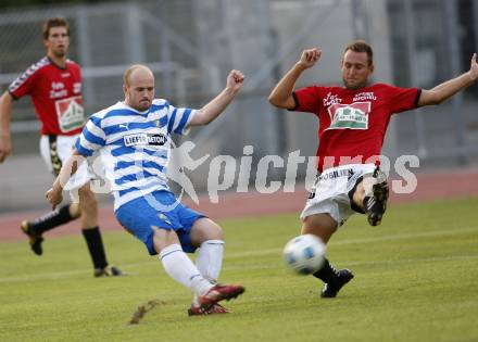 Fussball Kaerntner Liga. VSV gegen SV Feldkirchen. Daniel Barrazutti (VSV), Florian Oberrisser (Feldkirchen). Villach, am 28.8.2009.
Foto: Kuess
---
pressefotos, pressefotografie, kuess, qs, qspictures, sport, bild, bilder, bilddatenbank