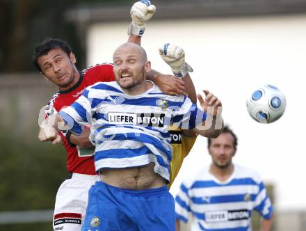 Fussball Kaerntner Liga. VSV gegen SV Feldkirchen. Andreas Helmut Morak (VSV), Auron Miloti (Feldkirchen). Villach, am 28.8.2009.
Foto: Kuess
---
pressefotos, pressefotografie, kuess, qs, qspictures, sport, bild, bilder, bilddatenbank