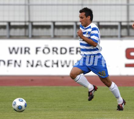 Fussball Kaerntner Liga. VSV gegen SV Feldkirchen. Philipp Weissenberger (VSV). Villach, am 28.8.2009.
Foto: Kuess
---
pressefotos, pressefotografie, kuess, qs, qspictures, sport, bild, bilder, bilddatenbank