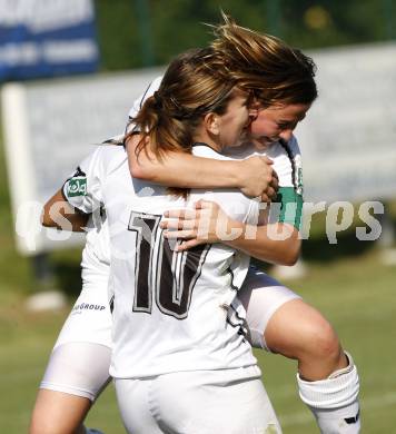 Fussball. OEFB-Frauenliga.  SK Kelag Kaernten Frauen gegen Ardagger SCU. Torjubel Anja Milenkovic,  Tamegger Yvonne (Kaernten). Glanegg, 30.8.2009.
Foto: Kuess

---
pressefotos, pressefotografie, kuess, qs, qspictures, sport, bild, bilder, bilddatenbank