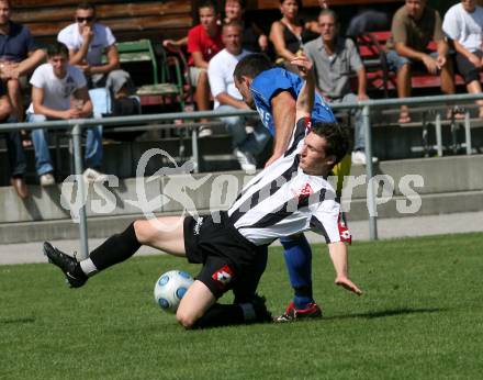 Fussball Unterliga West. Admira Villach gegen SC Hermagor. Pero Bilanovic (Admira Villach), Philipp Brugger (Hermagor). Villach, am 30.8.2009.
Foto: Kuess
---
pressefotos, pressefotografie, kuess, qs, qspictures, sport, bild, bilder, bilddatenbank