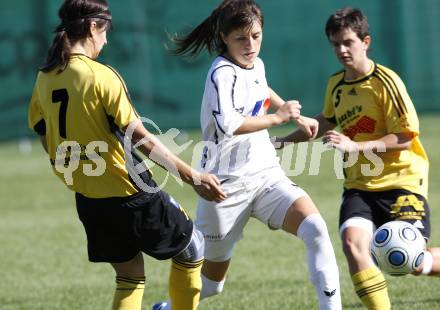 Fussball. OEFB-Frauenliga.  SK Kelag Kaernten Frauen gegen Ardagger SCU. Iva Landeka (Kaernten), Dragana Beric, Karin Bamberger (Ardagger). Glanegg, 30.8.2009.
Foto: Kuess

---
pressefotos, pressefotografie, kuess, qs, qspictures, sport, bild, bilder, bilddatenbank