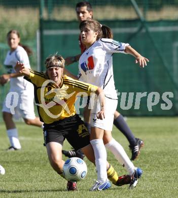 Fussball. OEFB-Frauenliga.  SK Kelag Kaernten Frauen gegen Ardagger SCU. Iva Landeka (Kaernten),  Koppler Kerstin (Ardagger). Glanegg, 30.8.2009.
Foto: Kuess

---
pressefotos, pressefotografie, kuess, qs, qspictures, sport, bild, bilder, bilddatenbank