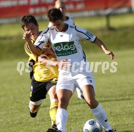 Fussball. OEFB-Frauenliga.  SK Kelag Kaernten Frauen gegen Ardagger SCU. Iris Robitsch (Kaernten), Karin Bamberger (Ardagger). Glanegg, 30.8.2009.
Foto: Kuess

---
pressefotos, pressefotografie, kuess, qs, qspictures, sport, bild, bilder, bilddatenbank