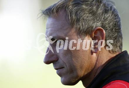 Fussball. OEFB-Frauenliga.  SK Kelag Kaernten Frauen gegen Ardagger SCU. Trainer Hans Groess (Kaernten). Glanegg, 30.8.2009.
Foto: Kuess

---
pressefotos, pressefotografie, kuess, qs, qspictures, sport, bild, bilder, bilddatenbank