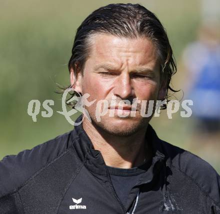 Fussball Bundesliga. Training SK Austria Kaernten. Trainer Frenkie Schinkels. Moosburg, am 1.9.2009.
Foto: Kuess
---
pressefotos, pressefotografie, kuess, qs, qspictures, sport, bild, bilder, bilddatenbank