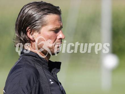 Fussball Bundesliga. Training SK Austria Kaernten. Trainer Frenkie Schinkels. Moosburg, am 1.9.2009.
Foto: Kuess
---
pressefotos, pressefotografie, kuess, qs, qspictures, sport, bild, bilder, bilddatenbank