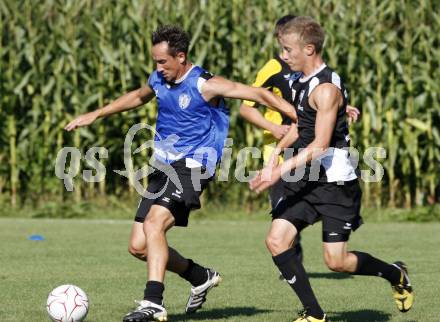 Fussball Bundesliga. Training SK Austria Kaernten. Matthias Dollinger, Roman Adunka. Moosburg, am 1.9.2009.
Foto: Kuess
---
pressefotos, pressefotografie, kuess, qs, qspictures, sport, bild, bilder, bilddatenbank