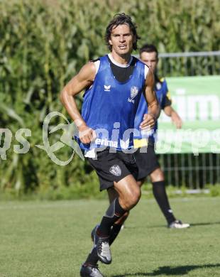 Fussball Bundesliga. Training SK Austria Kaernten. Jocelyn Blanchard. Moosburg, am 1.9.2009.
Foto: Kuess
---
pressefotos, pressefotografie, kuess, qs, qspictures, sport, bild, bilder, bilddatenbank