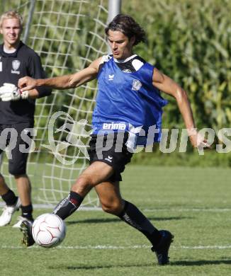 Fussball Bundesliga. Training SK Austria Kaernten. Jocelyn Blanchard. Moosburg, am 1.9.2009.
Foto: Kuess
---
pressefotos, pressefotografie, kuess, qs, qspictures, sport, bild, bilder, bilddatenbank