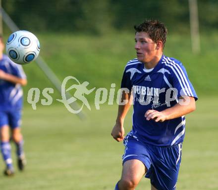 Fussball Kaerntner Liga. Maria Saal gegen Penk. Kerschbaumer Daniel (Penk). Maria Saal, am 2.9.2009.
Foto: Kuess
---
pressefotos, pressefotografie, kuess, qs, qspictures, sport, bild, bilder, bilddatenbank