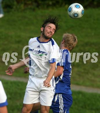 Fussball Kaerntner Liga. Maria Saal gegen Penk. Krenn Roland(Maria Saal), Maierbrugger Patrick (Penk). Maria Saal, am 2.9.2009.
Foto: Kuess
---
pressefotos, pressefotografie, kuess, qs, qspictures, sport, bild, bilder, bilddatenbank