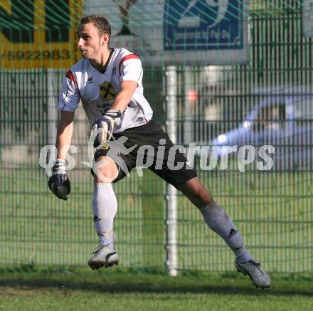 Fussball Unterliga West. Landskron gegen Magdalen. Christian Wetzlinger (Magdalen). Landskron, am 5.9.2009.
Foto: Kuess
---
pressefotos, pressefotografie, kuess, qs, qspictures, sport, bild, bilder, bilddatenbank