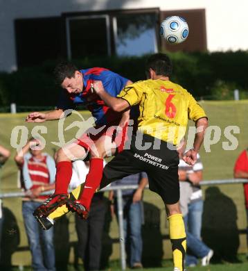 Fussball Unterliga West. Landskron gegen Magdalen. Patrick Andreas Fina (Landskron), Daniel Heber (Magdalen). Landskron, am 5.9.2009.
Foto: Kuess
---
pressefotos, pressefotografie, kuess, qs, qspictures, sport, bild, bilder, bilddatenbank