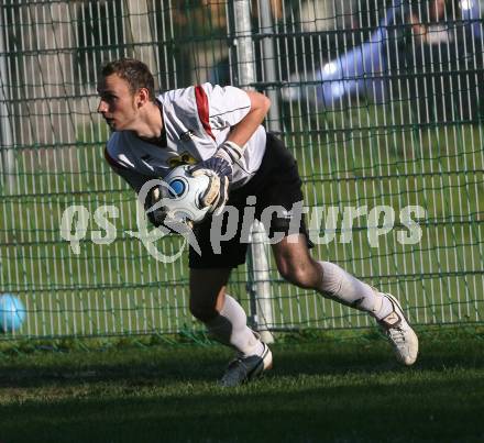 Fussball Unterliga West. Landskron gegen Magdalen. Christian Wetzlinger (Magdalen). Landskron, am 5.9.2009.
Foto: Kuess
---
pressefotos, pressefotografie, kuess, qs, qspictures, sport, bild, bilder, bilddatenbank