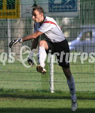 Fussball Unterliga West. Landskron gegen Magdalen. Christian Wetzlinger (Magdalen). Landskron, am 5.9.2009.
Foto: Kuess
---
pressefotos, pressefotografie, kuess, qs, qspictures, sport, bild, bilder, bilddatenbank