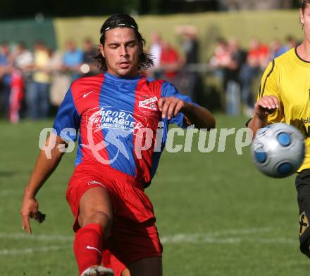 Fussball Unterliga West. Landskron gegen Magdalen. Stefan Preissl (Landskron). Landskron, am 5.9.2009.
Foto: Kuess
---
pressefotos, pressefotografie, kuess, qs, qspictures, sport, bild, bilder, bilddatenbank