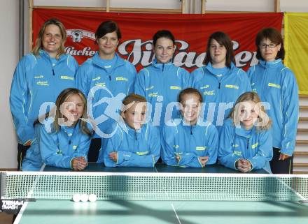 Tischtennis Bundesliga. TTC Villach. Vorne von links: Katja Feldkircher, Melanie Dohr, Lenka Kmotorkova,  Viera Majercikova. Hinten von links: Bettina Feuerabend, Birgit Unterweger, Jana Medrikova, Bettina Streit, Julia Kutisova. Villach, am 5.9.2009.
Foto: Kuess
---
pressefotos, pressefotografie, kuess, qs, qspictures, sport, bild, bilder, bilddatenbank