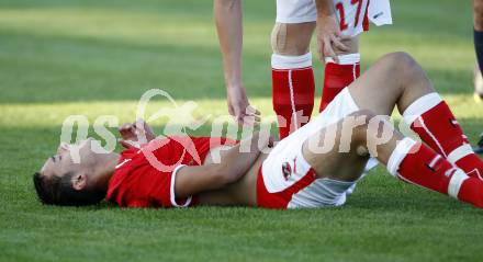 Fussball Laenderspiel U19 Oesterreich gegen Slowenien. Markus Pink verletzt  (Oesterreich). St. Veit, am 8.9.2009.
Foto: Kuess
---
pressefotos, pressefotografie, kuess, qs, qspictures, sport, bild, bilder, bilddatenbank