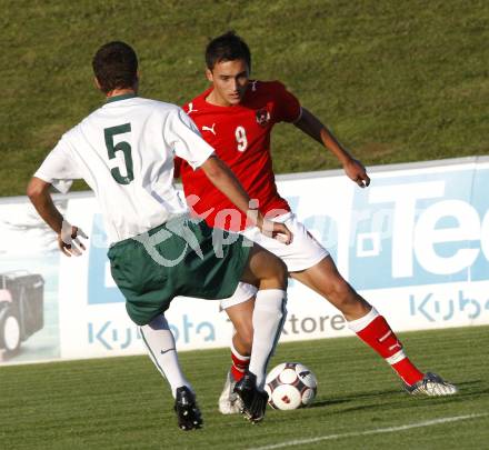 Fussball Laenderspiel U19 Oesterreich gegen Slowenien. Markus Pink (Oesterreich), Nik Cimpric (Slowenien). St. Veit, am 8.9.2009.
Foto: Kuess
---
pressefotos, pressefotografie, kuess, qs, qspictures, sport, bild, bilder, bilddatenbank
