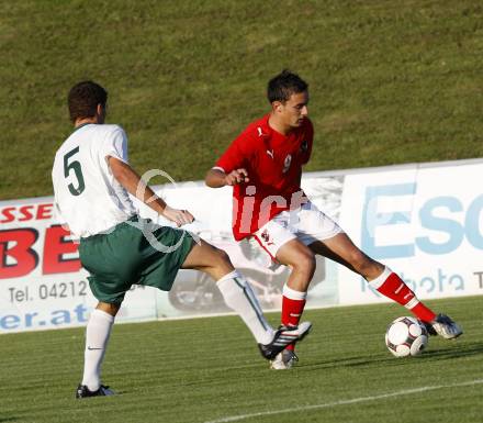 Fussball Laenderspiel U19 Oesterreich gegen Slowenien. Markus Pink (Oesterreich), Nik Cimpric (Slowenien). St. Veit, am 8.9.2009.
Foto: Kuess
---
pressefotos, pressefotografie, kuess, qs, qspictures, sport, bild, bilder, bilddatenbank