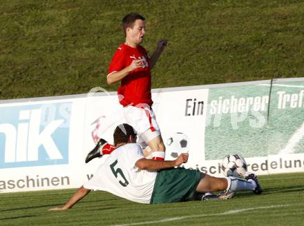 Fussball Laenderspiel U19 Oesterreich gegen Slowenien. Christian Klem (Oesterreich), Nik Cimpric (Slowenien). St. Veit, am 8.9.2009.
Foto: Kuess
---
pressefotos, pressefotografie, kuess, qs, qspictures, sport, bild, bilder, bilddatenbank