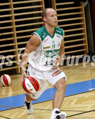 Basketball. Bundesliga. Woerthersee Piraten. Davor Sattler. Klagenfurt, 8.9.2009.
Foto: Kuess
---
pressefotos, pressefotografie, kuess, qs, qspictures, sport, bild, bilder, bilddatenbank